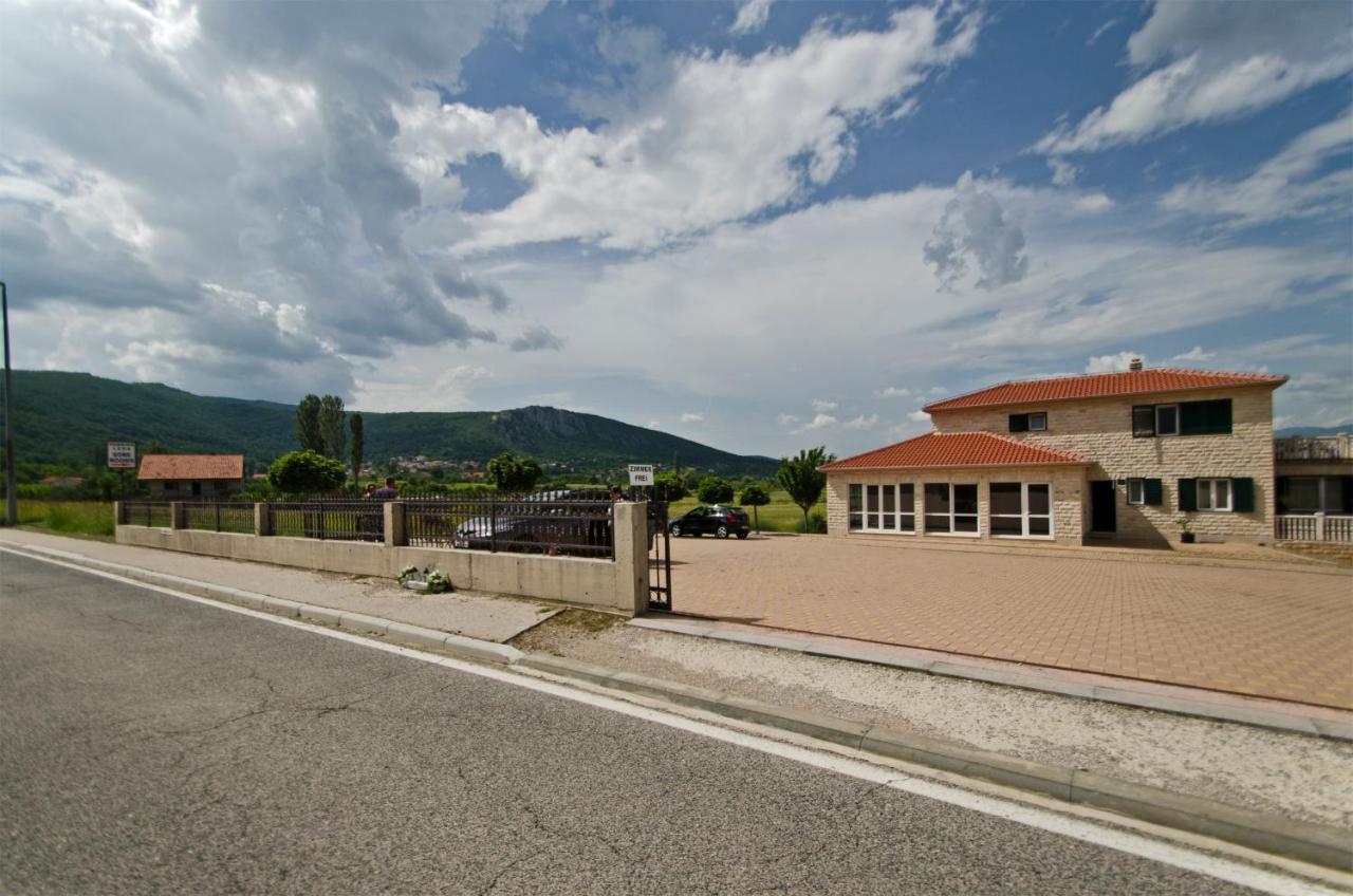 Rooms Leda Vrlika Exterior foto