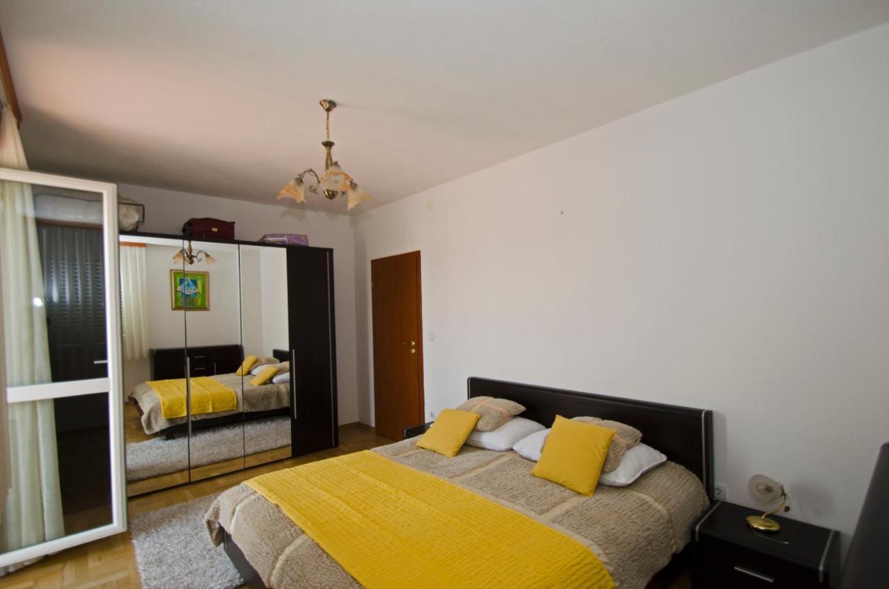 Rooms Leda Vrlika Exterior foto